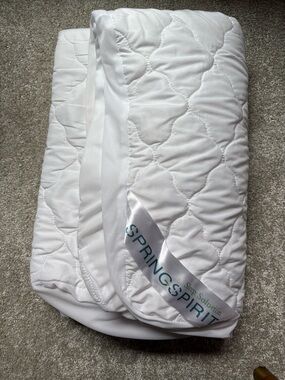 Twin Size White Quilted Mattress Protector - Soft Waterproof Cover